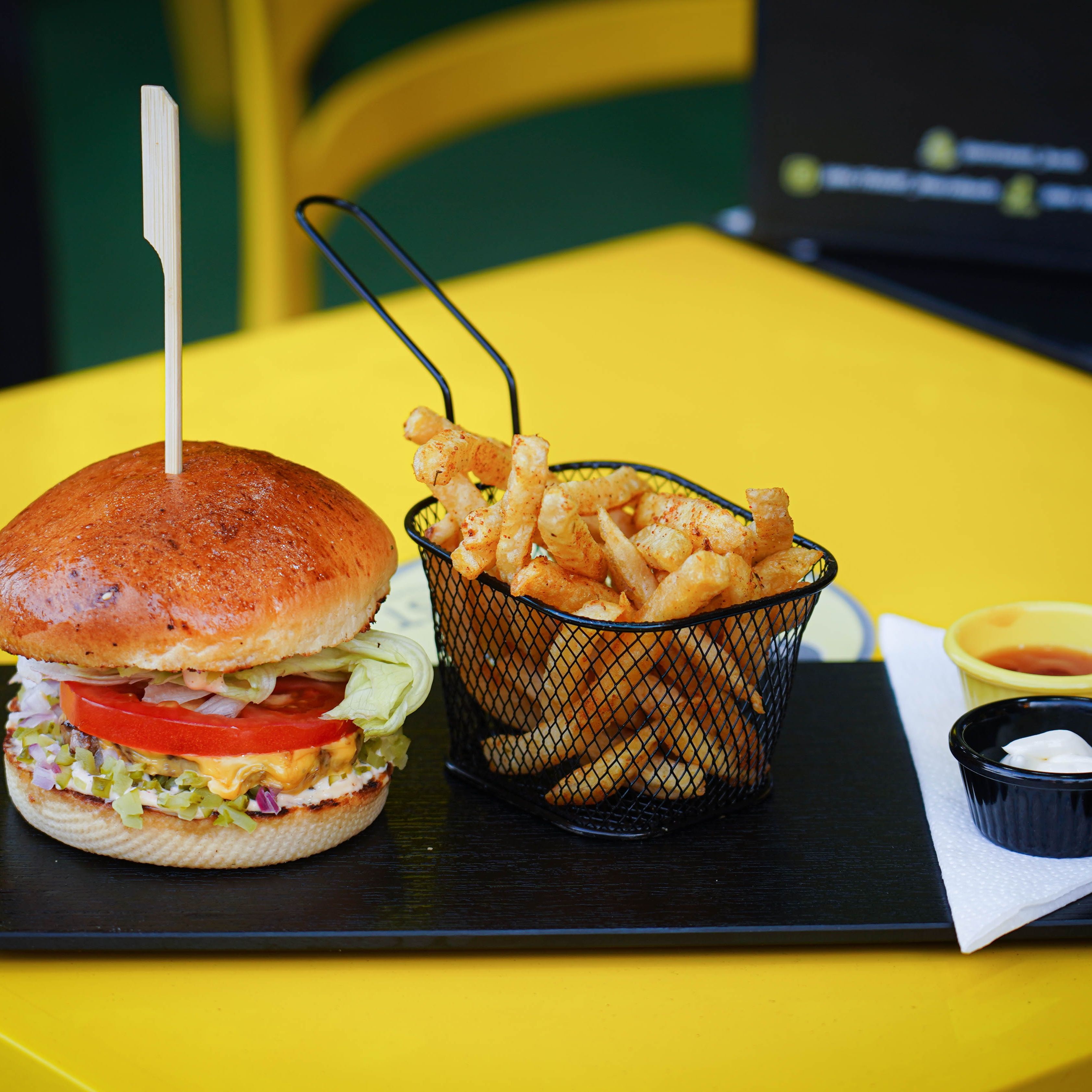 CHICKEN BURGER CRISPY